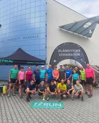 Další klánovický půlmaraton je za dveřmi! Už tuto neděli 19. 10. se potkáme u Sportovní haly v Klánovicích. 🤩 Na místě...